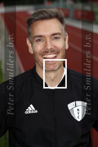 Amsterdam 11 september 2018
Het volledige team van hardlopers voor Only Friends bestaat uit tien personen: zanger Robert Leroy, chef-kok Ramon Beuk, ex-voetbalster Anouk Hoogendijk, eSporter Koen Weijland, Carlos Platier (judoka en winnaar Expeditie Robinson 2017), JoÃ«lle Witschge (deelneemster Expeditie Robinson), huisarts/schrijver/vlogger Rutger Verhoeff, social media influencer Jamie de Boer, Maup van den Berg en Stefan Valk. Ze gaan de marathon van New York lopen.