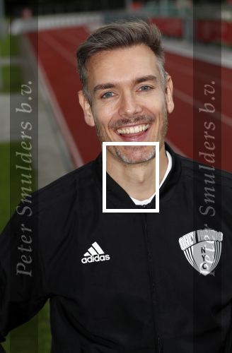 Amsterdam 11 september 2018
Het volledige team van hardlopers voor Only Friends bestaat uit tien personen: zanger Robert Leroy, chef-kok Ramon Beuk, ex-voetbalster Anouk Hoogendijk, eSporter Koen Weijland, Carlos Platier (judoka en winnaar Expeditie Robinson 2017), JoÃ«lle Witschge (deelneemster Expeditie Robinson), huisarts/schrijver/vlogger Rutger Verhoeff, social media influencer Jamie de Boer, Maup van den Berg en Stefan Valk. Ze gaan de marathon van New York lopen.