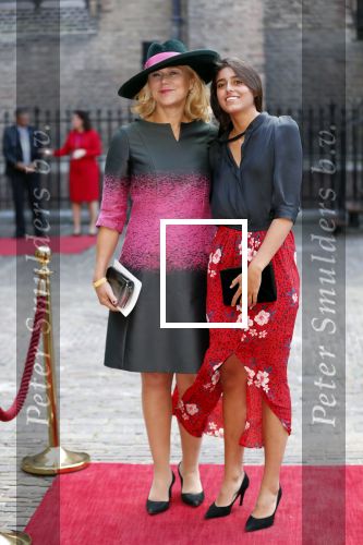 Den Haag 18 september 2018
Prinsjesdag 2018 op het binnenhof. Komning Willem Alexander Koningin Maxima Prins Constantijn en Prinses Laurentien zijn aanwezig. Sigrid Kaag minister voor Buitenlandse Handel en Ontwikkelingssamenwerking arriveert met haar jongste dochter Inas