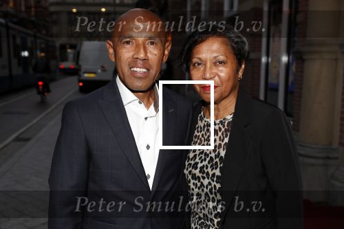 Amsterdam 10 september 2018
Feest Sjaak Swart in het nieuwe delamar theater. Simon Tahamata met zijn vrouw