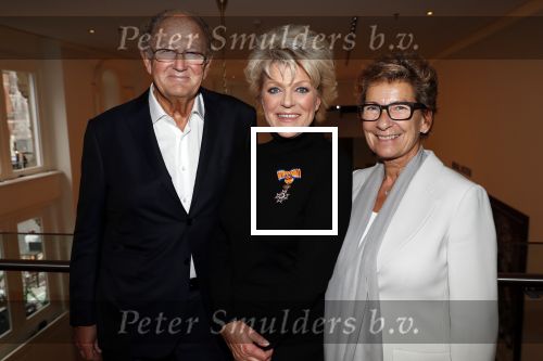 Amsterdam 30 september 2018
1 jaar Annie MG Schmidt in het delamar theater. Simone Kleinsma krijgt koninklijke onderscheiding. Joop en Janine v d Ende