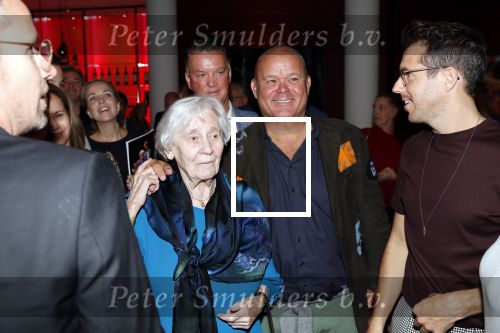 Amsterdam 30 september 2018
1 jaar Annie MG Schmidt in het delamar theater. Simone Kleinsma krijgt koninklijke onderscheiding.