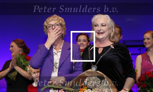 Amsterdam 30 september 2018
1 jaar Annie MG Schmidt in het delamar theater. Simone Kleinsma krijgt koninklijke onderscheiding. . Met Joan de Zwart Bloch ( burgemeester Blaricum)