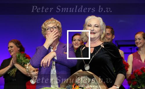Amsterdam 30 september 2018
1 jaar Annie MG Schmidt in het delamar theater. Simone Kleinsma krijgt koninklijke onderscheiding. . Met Joan de Zwart Bloch ( burgemeester Blaricum)