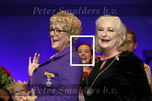 Amsterdam 30 september 2018
1 jaar Annie MG Schmidt in het delamar theater. Simone Kleinsma krijgt koninklijke onderscheiding. . Met Joan de Zwart Bloch ( burgemeester Blaricum)