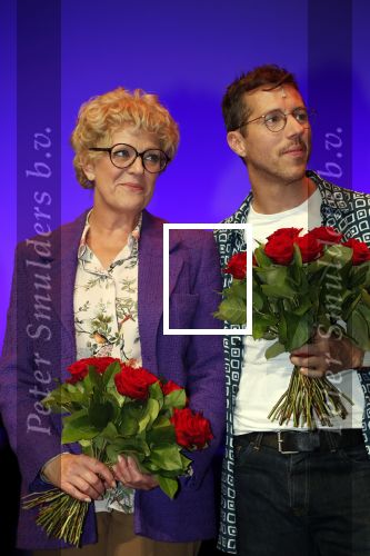 Amsterdam 30 september 2018
1 jaar Annie MG Schmidt in het delamar theater. Simone Kleinsma krijgt koninklijke onderscheiding.