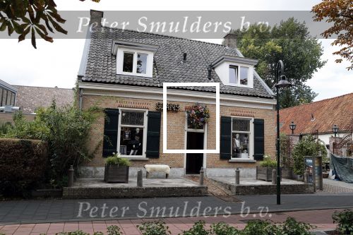 Etten Leur 21 september 2018
Patricia Paay verkoopt in winkels sjans in Etten Leur oude kleding tassen en schoenen van haar zelf.