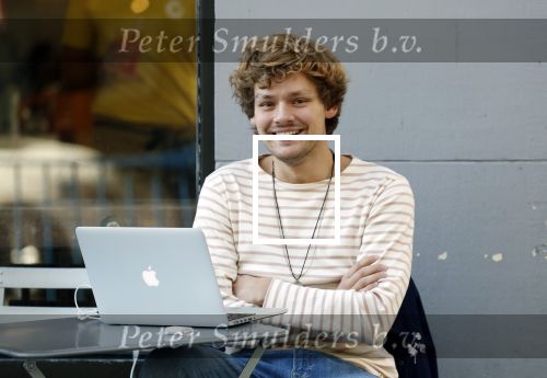 Amsterdam 27 september 2018
Soy Kroon op terras achter zijn apple computer (laptop) op terras.
