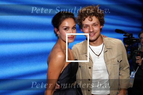 Utrecht 23 september 2018
Premiere Mamma Mia in beatrixtheater. Hoofdrollen zijn er voor Antje Monteiro Jolijn Henneman Sophia Wezer Hilke Bierman Dieter Troubleyn Emiel de Jong en Soy Kroon. Soy met Holly Brood
