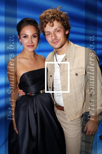 Utrecht 23 september 2018
Premiere Mamma Mia in beatrixtheater. Hoofdrollen zijn er voor Antje Monteiro Jolijn Henneman Sophia Wezer Hilke Bierman Dieter Troubleyn Emiel de Jong en Soy Kroon. Soy met Holly Brood
