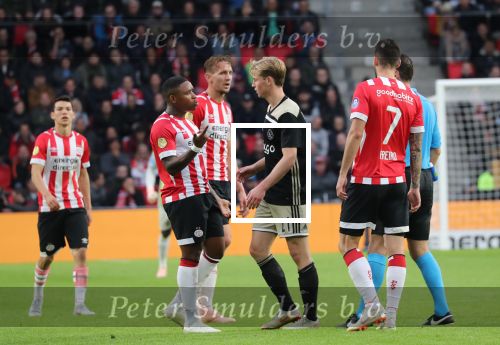 Eindhoven, 23 September 2018 PSV-AJAX Kompetitie, Seizoen 2018-2019 Eindstand 3-0
Steven Bergwijn en Frenkie de Jong