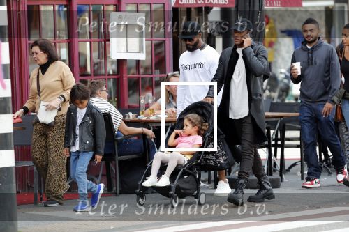 Amsterdam 9 september 2018
Sunnery James met zijn kinderen en een vriend op straat.