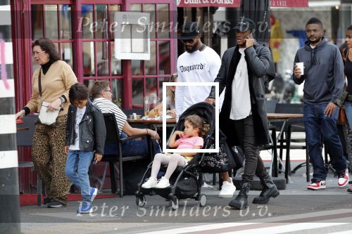 Amsterdam 9 september 2018
Sunnery James met zijn kinderen en een vriend op straat.