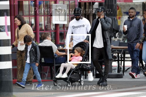 Amsterdam 9 september 2018
Sunnery James met zijn kinderen en een vriend op straat.