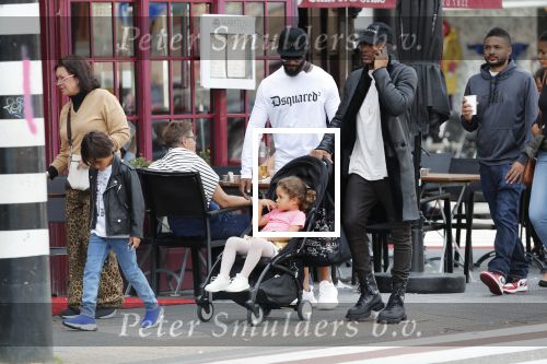 Amsterdam 9 september 2018
Sunnery James met zijn kinderen en een vriend op straat.