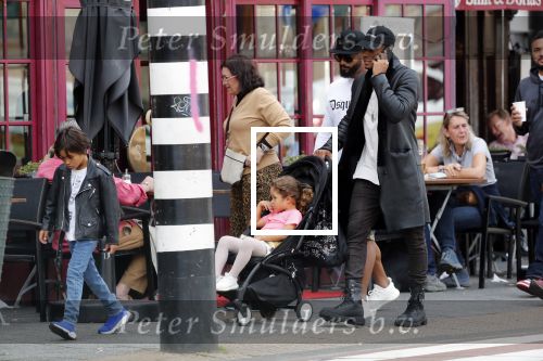 Amsterdam 9 september 2018
Sunnery James met zijn kinderen en een vriend op straat.