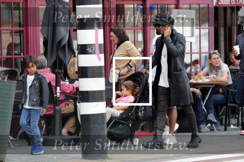Amsterdam 9 september 2018
Sunnery James met zijn kinderen en een vriend op straat.
