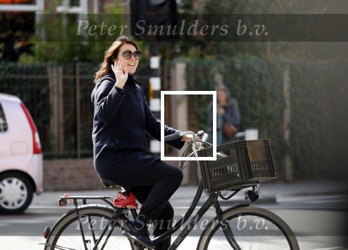 Amsterdam 15 september 2018
Susan Visser bij haar huis en op de fiets.