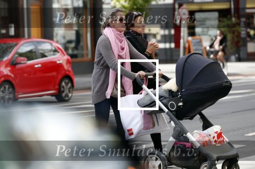 Amsterdam 25 september 2018
Suze mens met haar moeder Suze achter de kinderwagen