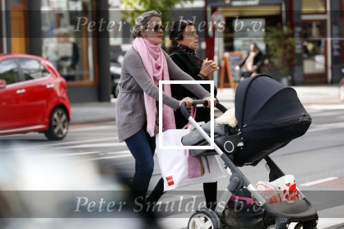 Amsterdam 25 september 2018
Suze mens met haar moeder Suze achter de kinderwagen