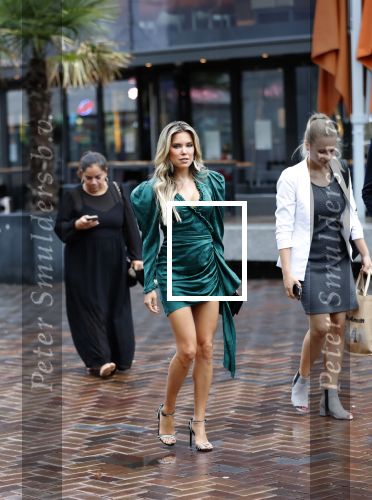 Amsterdam 21 september 2018
Sylvie Meis bij de premiere Elvyâ€™s wereld in Pathe Arena . Haar broer en zwager waren ook aanwezig.