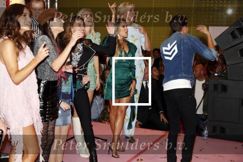 Amsterdam 21 september 2018
Sylvie Meis bij de premiere Elvyâ€™s wereld in Pathe Arena . Haar broer en zwager waren ook aanwezig.