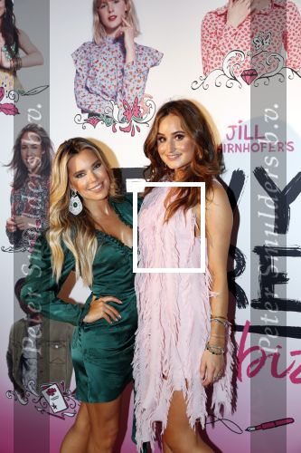 Amsterdam 21 september 2018
Sylvie Meis bij de premiere Elvyâ€™s wereld in Pathe Arena . Haar broer en zwager waren ook aanwezig.
