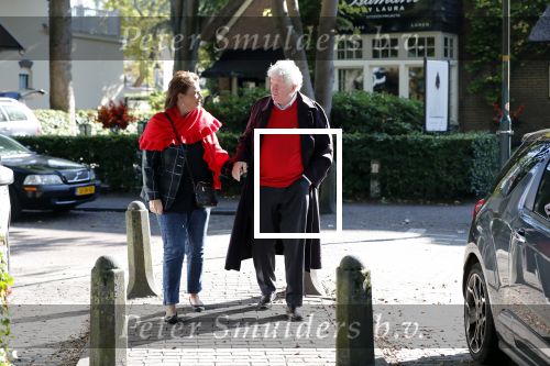 Laren 26 september 2018
Willibrorf Frequin en zijn vriendin voor het eerst weer buiten na zijn ziekenhuisopname.