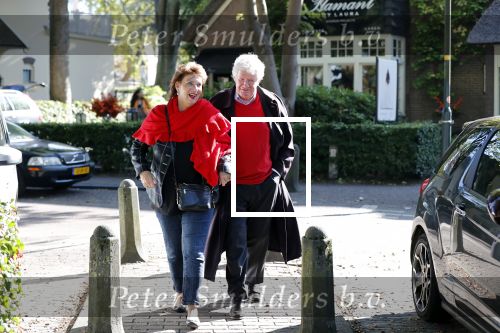 Laren 26 september 2018
Willibrorf Frequin en zijn vriendin voor het eerst weer buiten na zijn ziekenhuisopname.