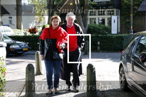Laren 26 september 2018
Willibrorf Frequin en zijn vriendin voor het eerst weer buiten na zijn ziekenhuisopname.