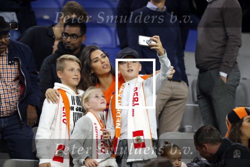 Amsterdam 6 mei 2018
Nederland-Peru 2-1 . Afscheidswedstrijd Wesley Sneijder . Zijn vrouw Yolanthe Sneijder Cabau en zoons Jessey en Xess Xava zijn natuurlijk aanwezig.