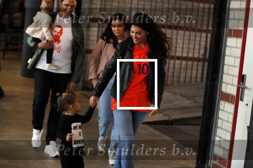 Amsterdam 6 mei 2018
Nederland-Peru 2-1 . Afscheidswedstrijd Wesley Sneijder . Zijn vrouw Yolanthe Sneijder Cabau en zoons Jessey en Xess Xava zijn natuurlijk aanwezig.