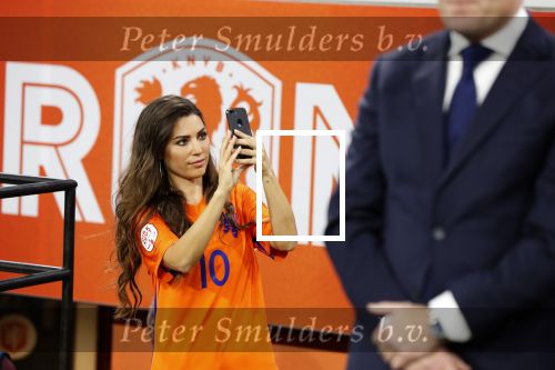Amsterdam 6 mei 2018
Nederland-Peru 2-1 . Afscheidswedstrijd Wesley Sneijder . Zijn vrouw Yolanthe Sneijder Cabau en zoons Jessey en Xess Xava zijn natuurlijk aanwezig.