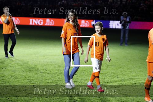 Amsterdam 6 mei 2018
Nederland-Peru 2-1 . Afscheidswedstrijd Wesley Sneijder . Zijn vrouw Yolanthe Sneijder Cabau en zoons Jessey en Xess Xava zijn natuurlijk aanwezig.