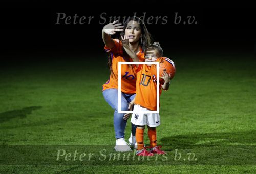 Amsterdam 6 mei 2018
Nederland-Peru 2-1 . Afscheidswedstrijd Wesley Sneijder . Zijn vrouw Yolanthe Sneijder Cabau en zoons Jessey en Xess Xava zijn natuurlijk aanwezig.