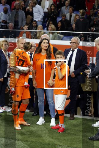 Amsterdam 6 mei 2018
Nederland-Peru 2-1 . Afscheidswedstrijd Wesley Sneijder . Zijn vrouw Yolanthe Sneijder Cabau en zoons Jessey en Xess Xava zijn natuurlijk aanwezig.