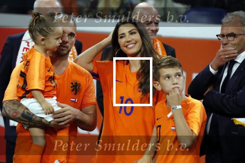 Amsterdam 6 mei 2018
Nederland-Peru 2-1 . Afscheidswedstrijd Wesley Sneijder . Zijn vrouw Yolanthe Sneijder Cabau en zoons Jessey en Xess Xava zijn natuurlijk aanwezig.