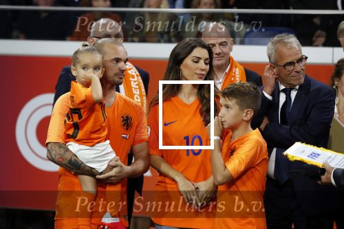 Amsterdam 6 mei 2018
Nederland-Peru 2-1 . Afscheidswedstrijd Wesley Sneijder . Zijn vrouw Yolanthe Sneijder Cabau en zoons Jessey en Xess Xava zijn natuurlijk aanwezig.