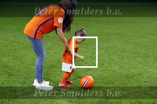 Amsterdam 6 mei 2018
Nederland-Peru 2-1 . Afscheidswedstrijd Wesley Sneijder . Zijn vrouw Yolanthe Sneijder Cabau en zoons Jessey en Xess Xava zijn natuurlijk aanwezig.
