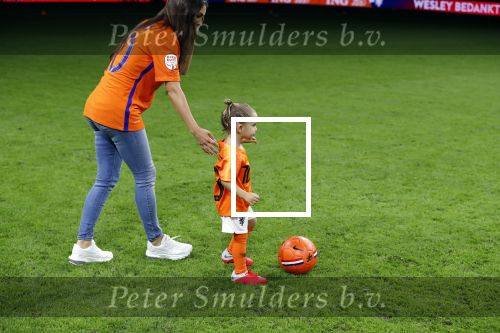 Amsterdam 6 mei 2018
Nederland-Peru 2-1 . Afscheidswedstrijd Wesley Sneijder . Zijn vrouw Yolanthe Sneijder Cabau en zoons Jessey en Xess Xava zijn natuurlijk aanwezig.