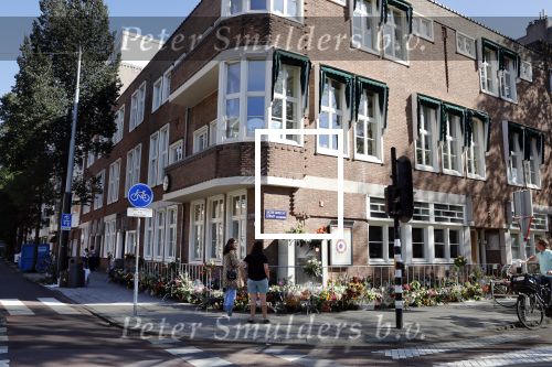 Amsterdam 20 september 2019
Bloemenzee bij het kantoor van advocaat Derk Wiersum die vermoord is voor zijn huis.