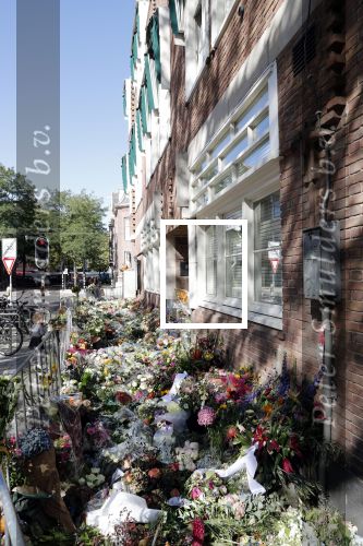 Amsterdam 20 september 2019
Bloemenzee bij het kantoor van advocaat Derk Wiersum die vermoord is voor zijn huis.