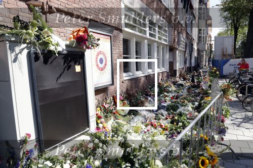 Amsterdam 20 september 2019
Bloemenzee bij het kantoor van advocaat Derk Wiersum die vermoord is voor zijn huis.