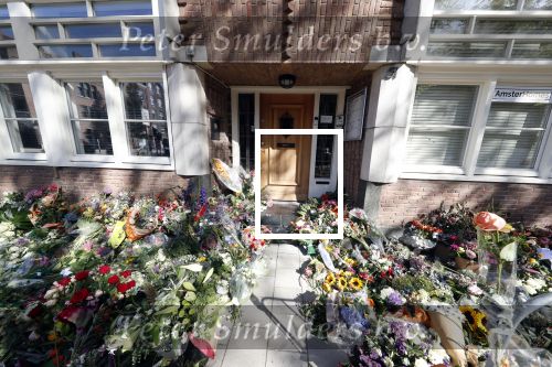 Amsterdam 20 september 2019
Bloemenzee bij het kantoor van advocaat Derk Wiersum die vermoord is voor zijn huis.