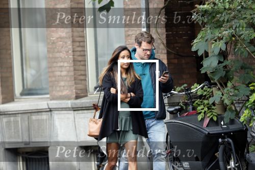Amsterdam 7 augustus 2019
 Presentatrice Airen MylÃ¨ne en haar vriend oud-hockeyer Taeke Taekema samen in Amsterdam zuid . Airen is in verwachtring van hun tweede kindje