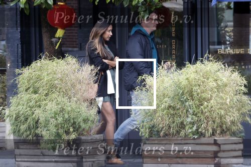 Amsterdam 7 augustus 2019
 Presentatrice Airen MylÃ¨ne en haar vriend oud-hockeyer Taeke Taekema samen in Amsterdam zuid . Airen is in verwachtring van hun tweede kindje