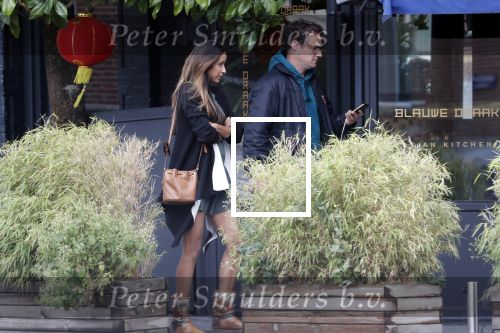 Amsterdam 7 augustus 2019
 Presentatrice Airen MylÃ¨ne en haar vriend oud-hockeyer Taeke Taekema samen in Amsterdam zuid . Airen is in verwachtring van hun tweede kindje