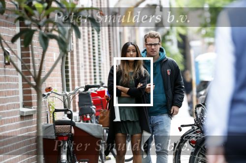 Amsterdam 7 augustus 2019
 Presentatrice Airen MylÃ¨ne en haar vriend oud-hockeyer Taeke Taekema samen in Amsterdam zuid . Airen is in verwachtring van hun tweede kindje