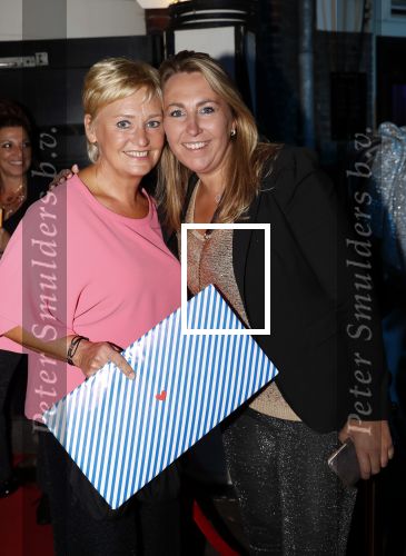 Amsterdam 21 september 2019
Trouwfeest Martijn en Deborah Krabbe bij Akhnaton . Annemieke de Vroeg met een collega