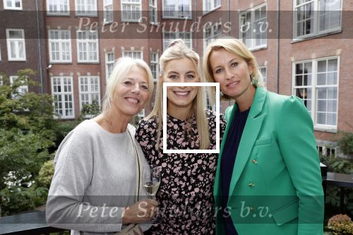 Amsterdam 10 september 2019
Presentatie celebaabs in hotel the Grand met oa Anouk Smulders Frits Sissing Dennis v d Geest Dennis Weening Dominique v Hulst ( zangeres Do) en  Irene moors . Celebabs is een idee van Tim Ouborg en Jeroen v d Boom